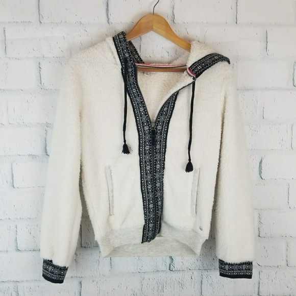 American Eagle Outfitters Jackets & Blazers - AE faux sherpa zip up jacket